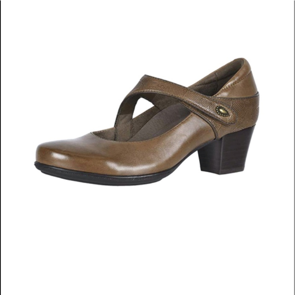 Earth Origins by earth brown Mary Jane heels size 8 comfy office , minimalist
